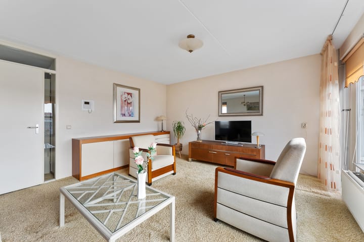 Foto 15 van Middeldijkerplein 104