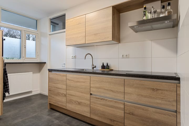 Photo 12 of Jan Vermeerstraat 291