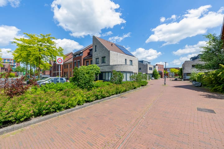 Foto 4 van 2e Lunarelaan 8