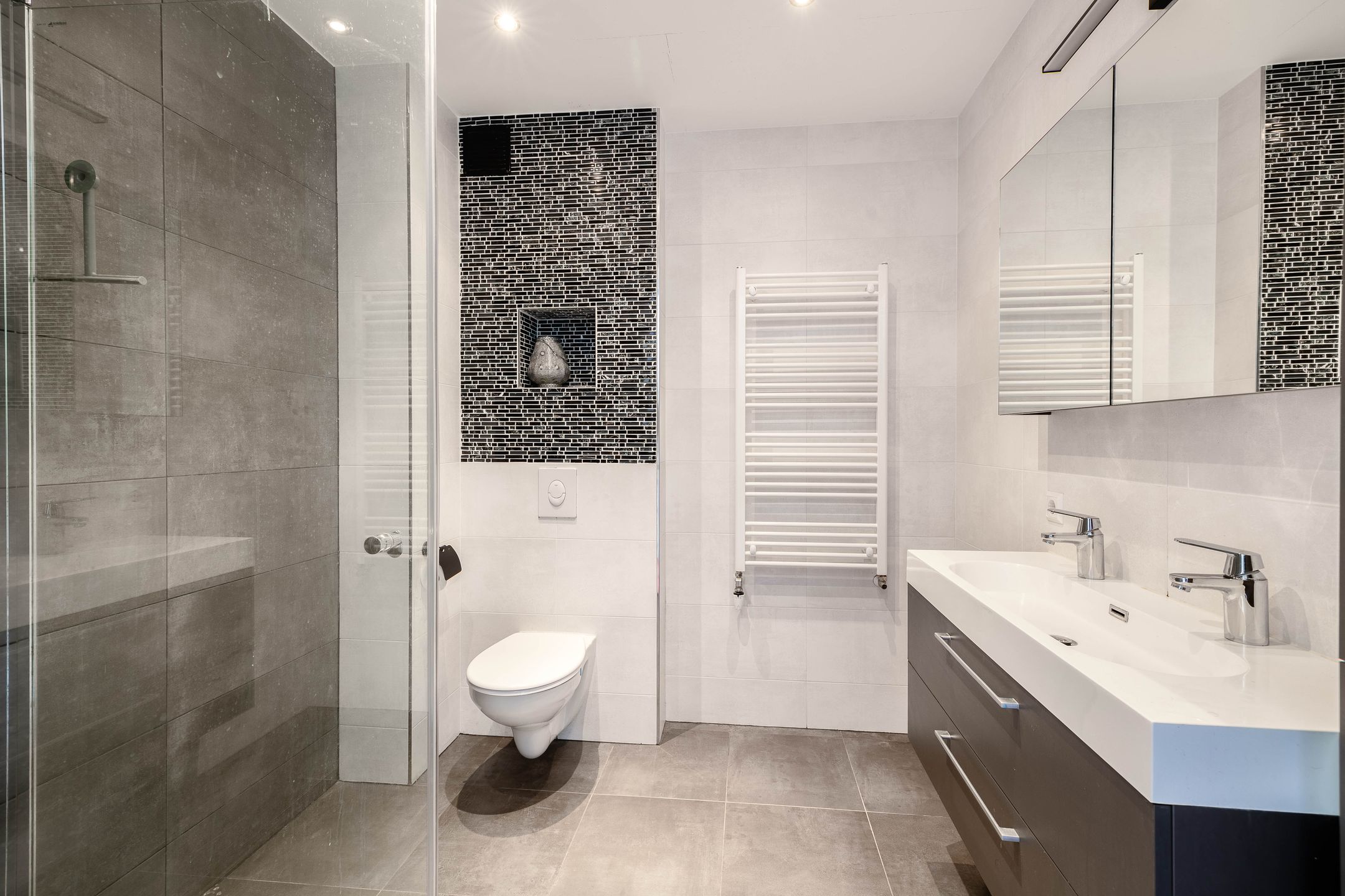 Foto 39 van 2e Lunarelaan 8