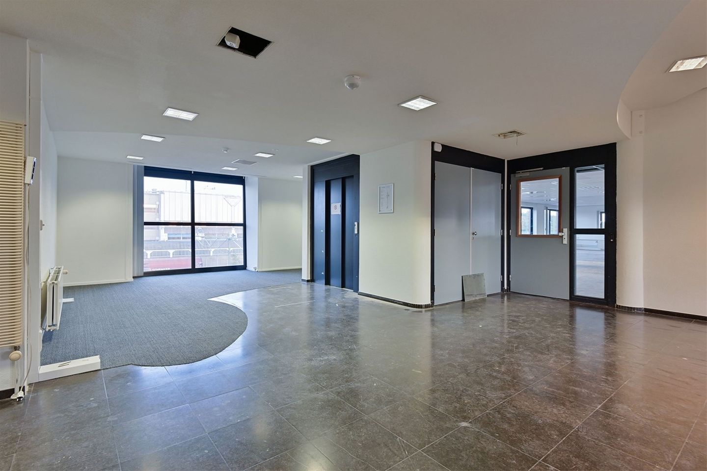 Bekijk foto 4 van Stationsplein 5-A1