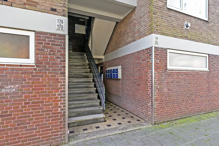Photo 6 of Linnaeusstraat 176
