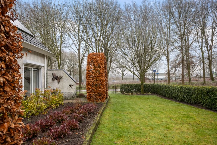 Foto 42 van E.E.G.-laan 1