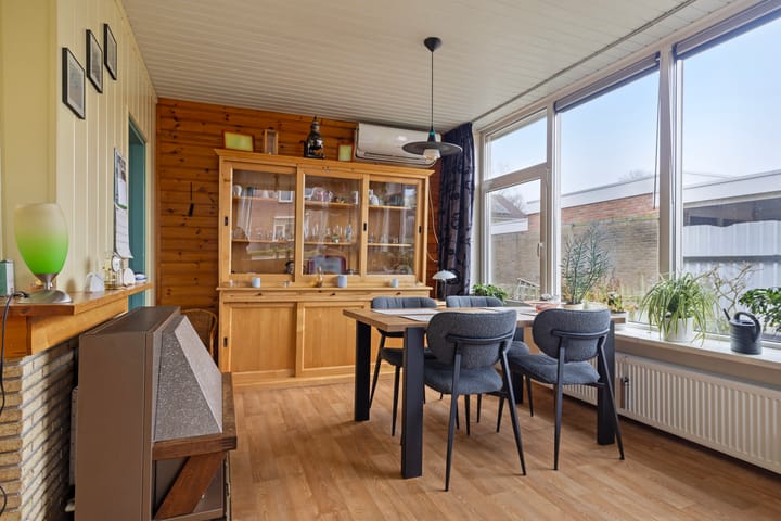 Foto 12 van Burg. Weimalaan 21