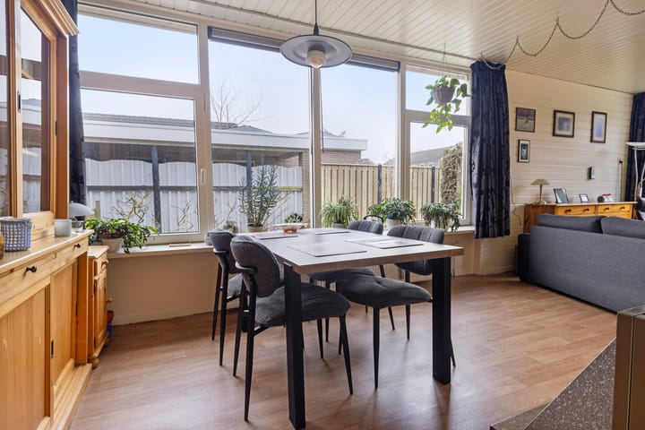 Foto 13 van Burg. Weimalaan 21