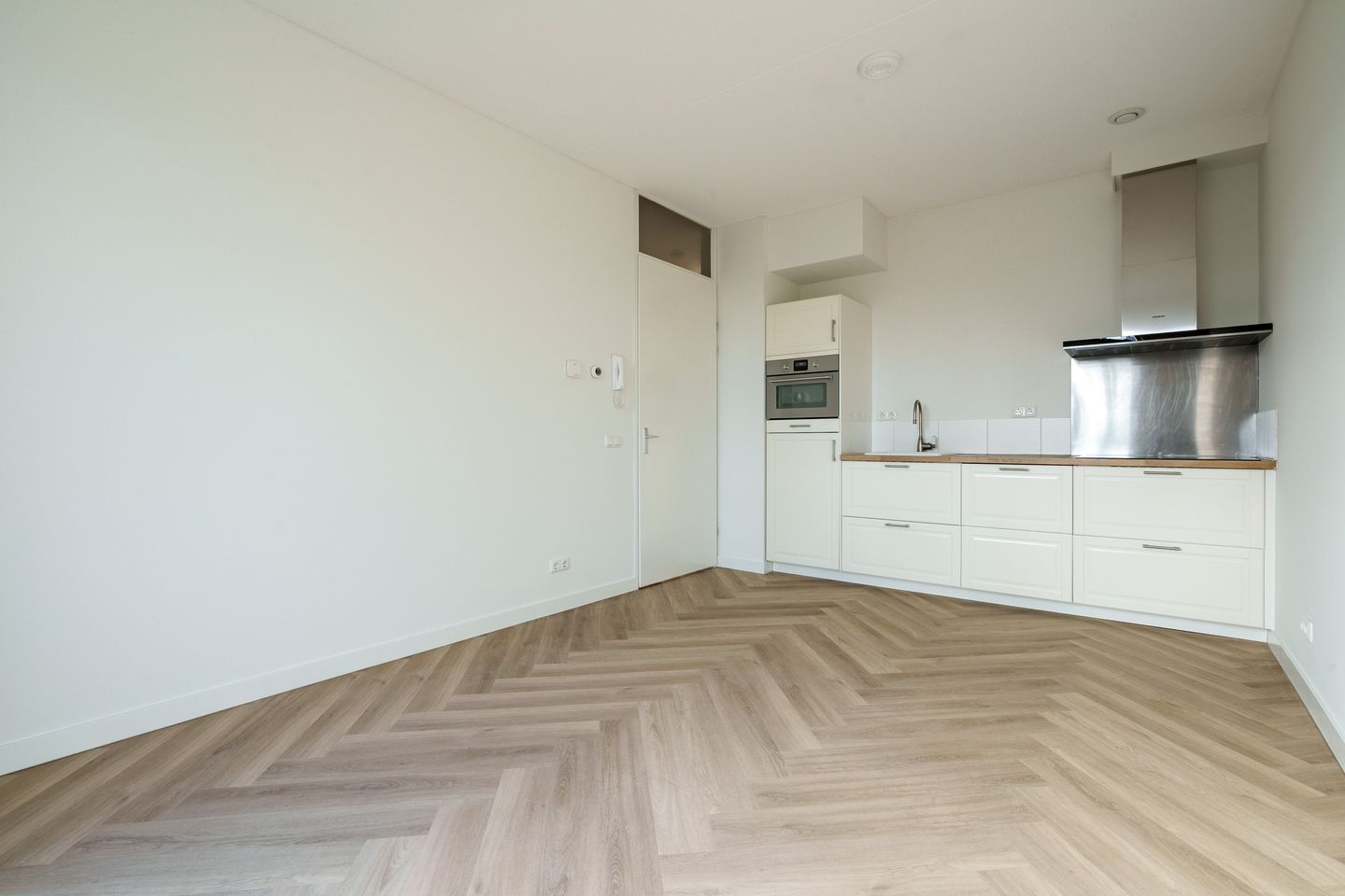 Photo 10 of Nedereindseweg 30-41