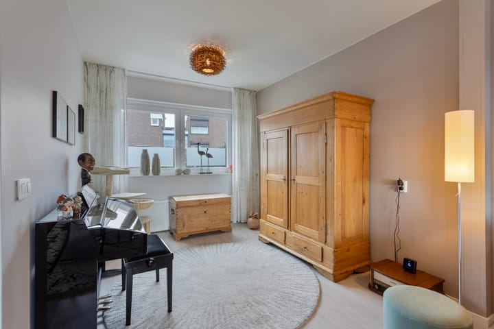 Photo 8 of Jacob Ruysdaelstraat 36