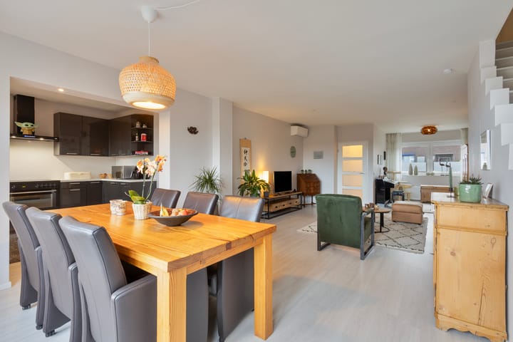 Photo 12 of Jacob Ruysdaelstraat 36