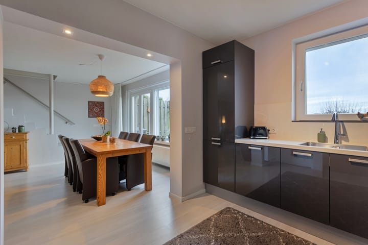 Photo 14 of Jacob Ruysdaelstraat 36