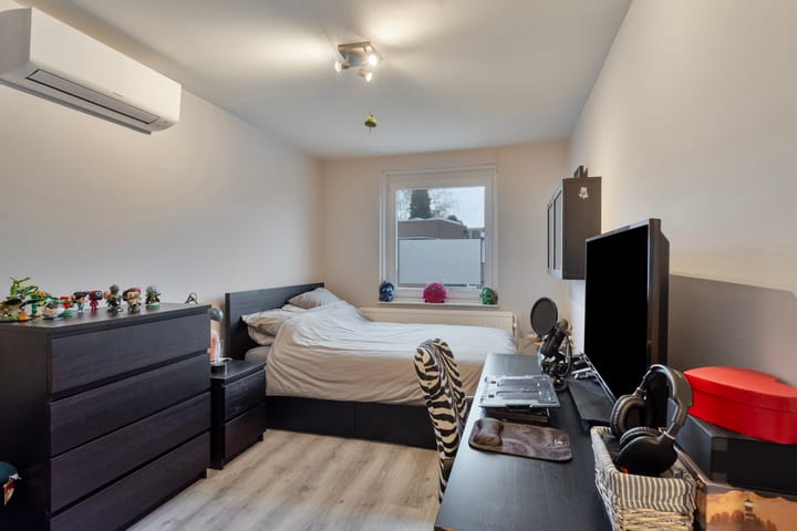 Photo 23 of Jacob Ruysdaelstraat 36