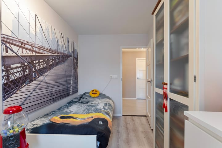 Photo 25 of Jacob Ruysdaelstraat 36