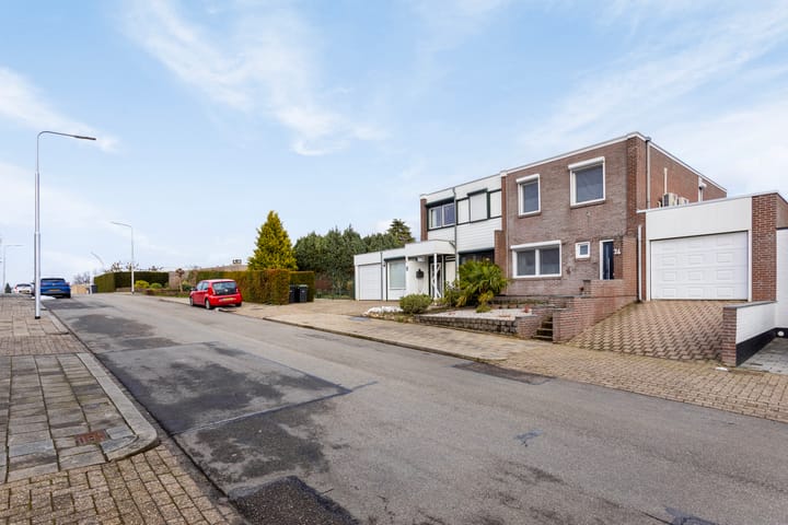 Photo 35 of Jacob Ruysdaelstraat 36