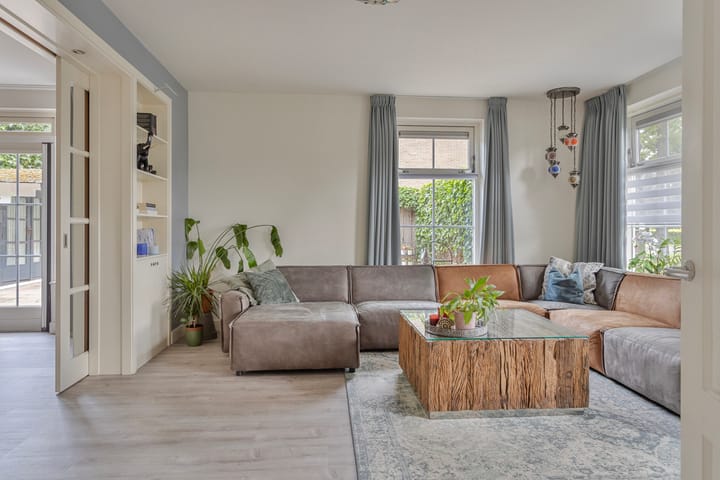 Foto 9 van Vuurvlinder 1