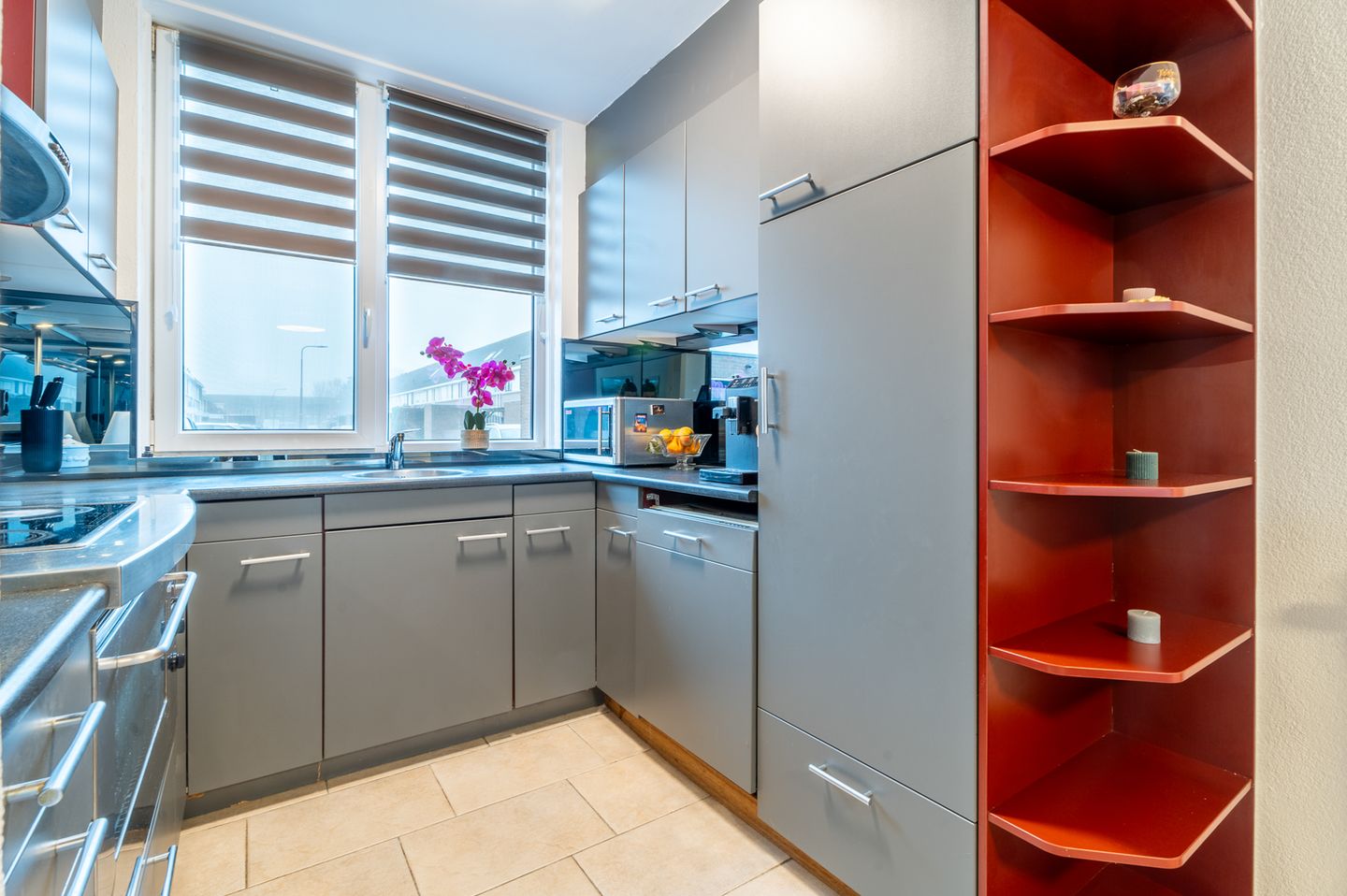 Photo 10 of Benthuizenstraat 66