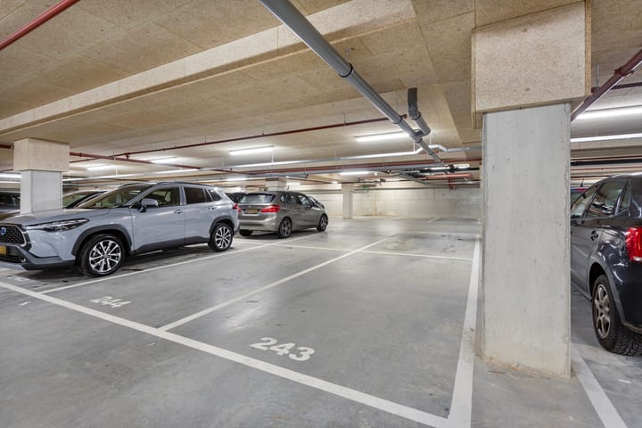 Photo 20 of Carmelietenstraat 83