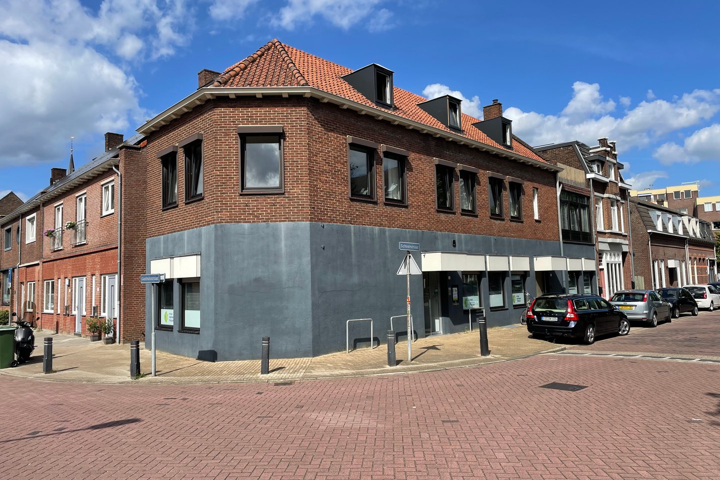 Bekijk foto 1 van Schoolstraat 33