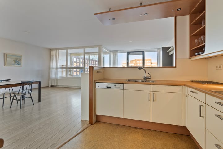 Foto 15 van Middeldijkerplein 49