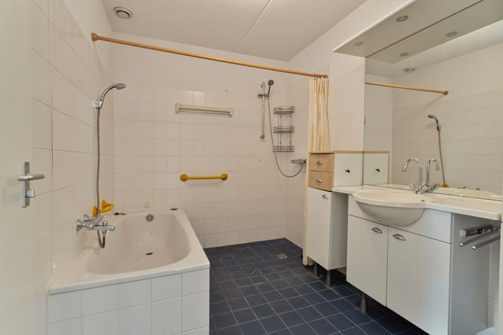 Foto 19 van Middeldijkerplein 49