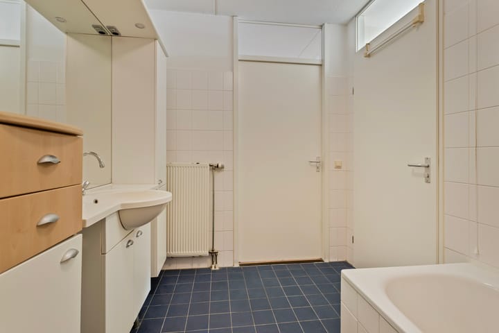 Foto 20 van Middeldijkerplein 49