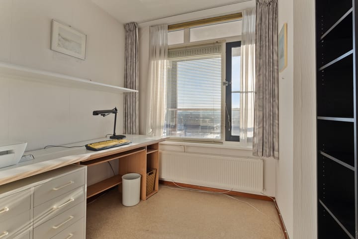 Foto 22 van Middeldijkerplein 49