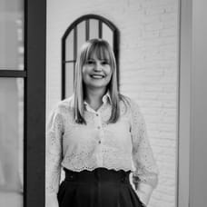 Romy Salomons - Makelaar