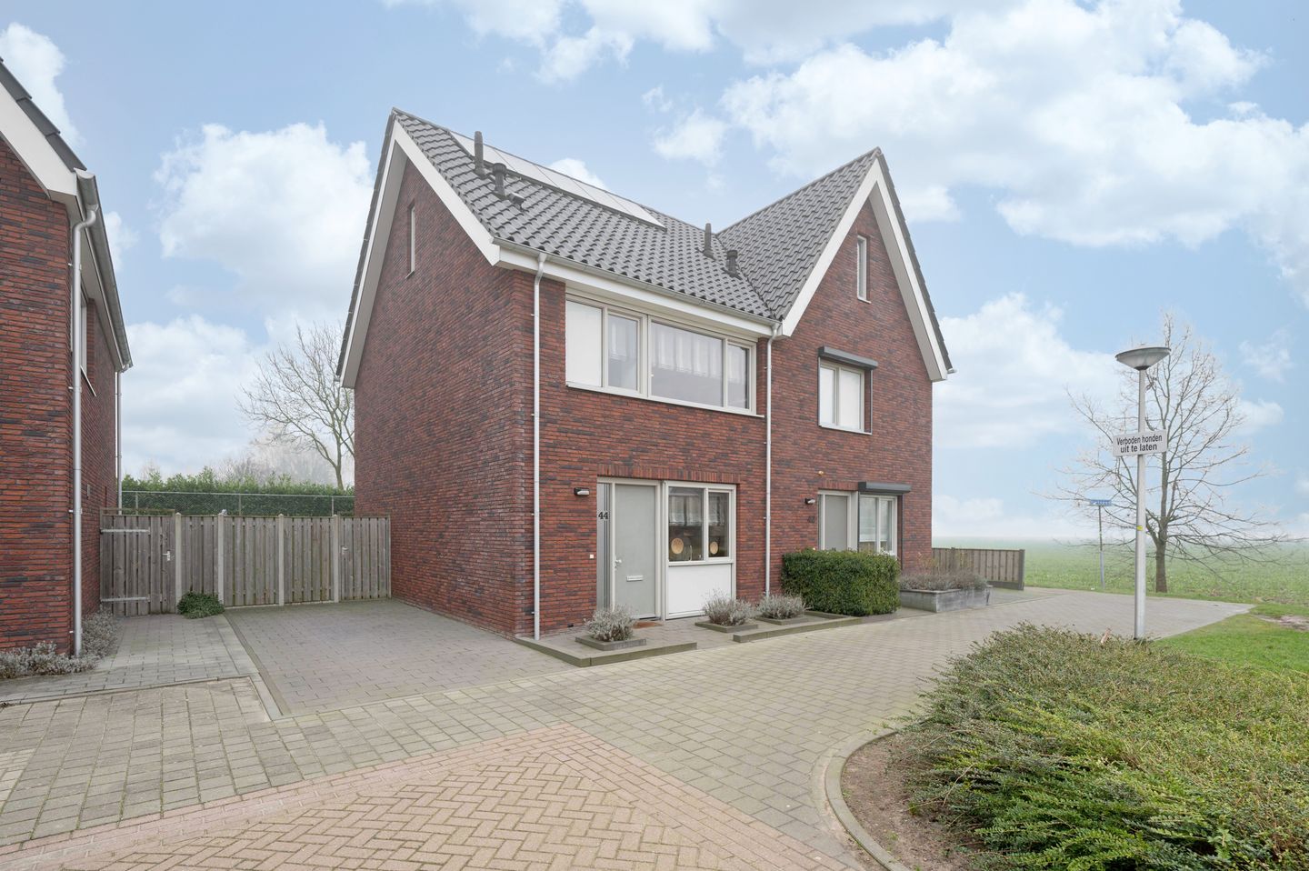 Foto 1 van A M de Jongstraat 44