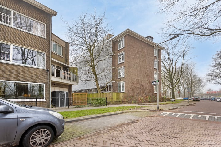 Bekijk foto 3 van Veerpolderstraat 10