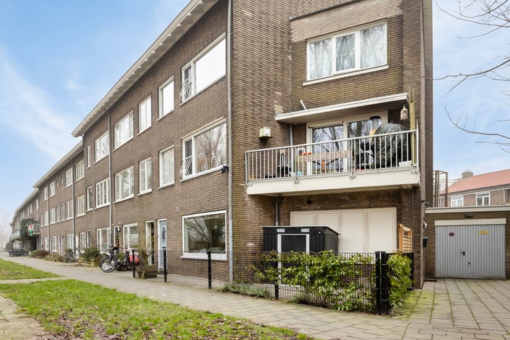 Bekijk foto 1 van Veerpolderstraat 10