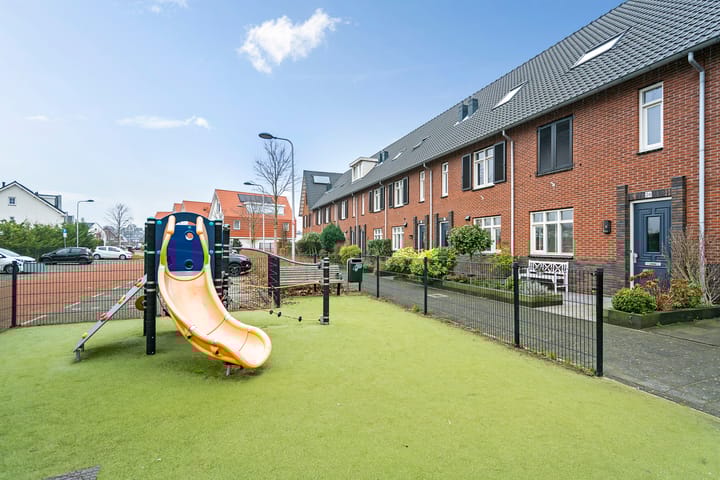 Photo 42 of Van Pruisenstraat 30