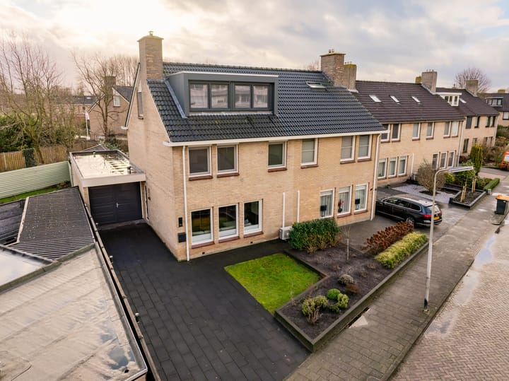 Foto 59 van Veenluydenstraat 46