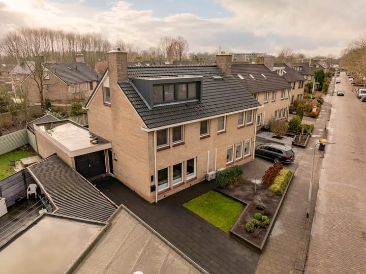 Foto 61 van Veenluydenstraat 46