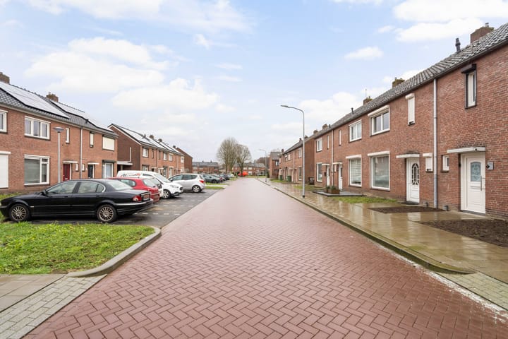 Foto 36 van Charlotte van Bourbonstraat 22