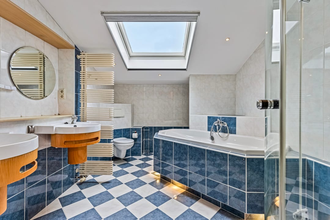 Photo 22 of Apollo 109