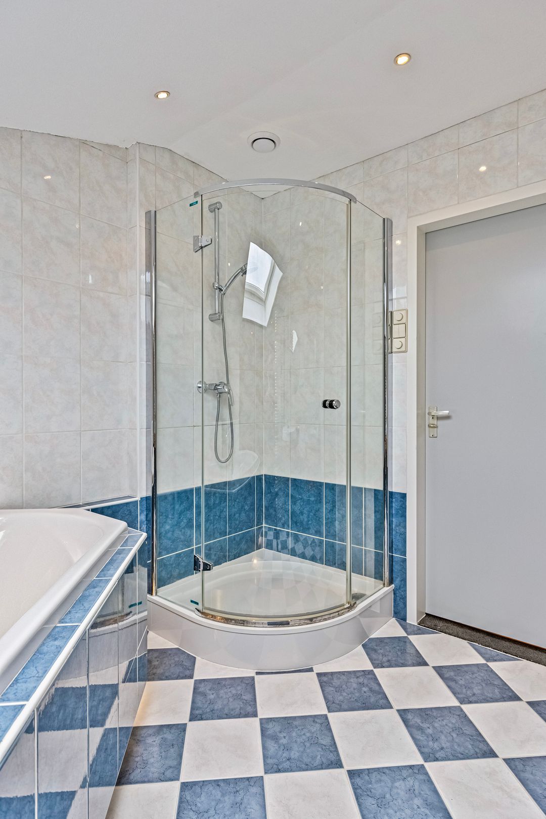 Photo 23 of Apollo 109