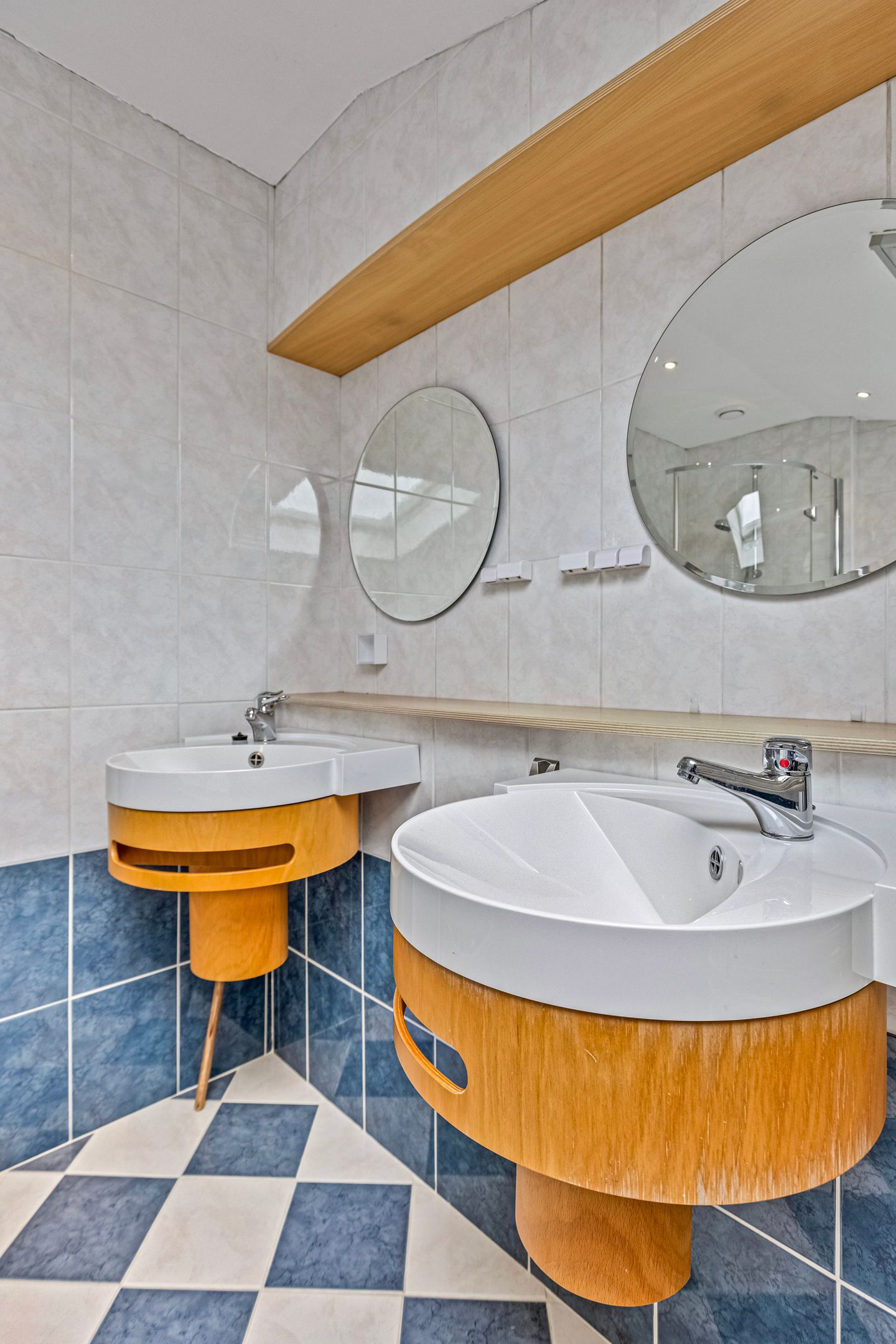 Photo 24 of Apollo 109