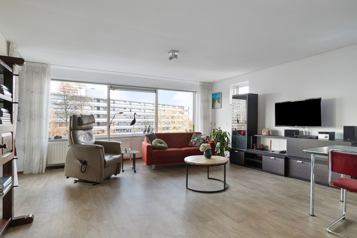 Foto 14 van Thomas Mannplaats 436