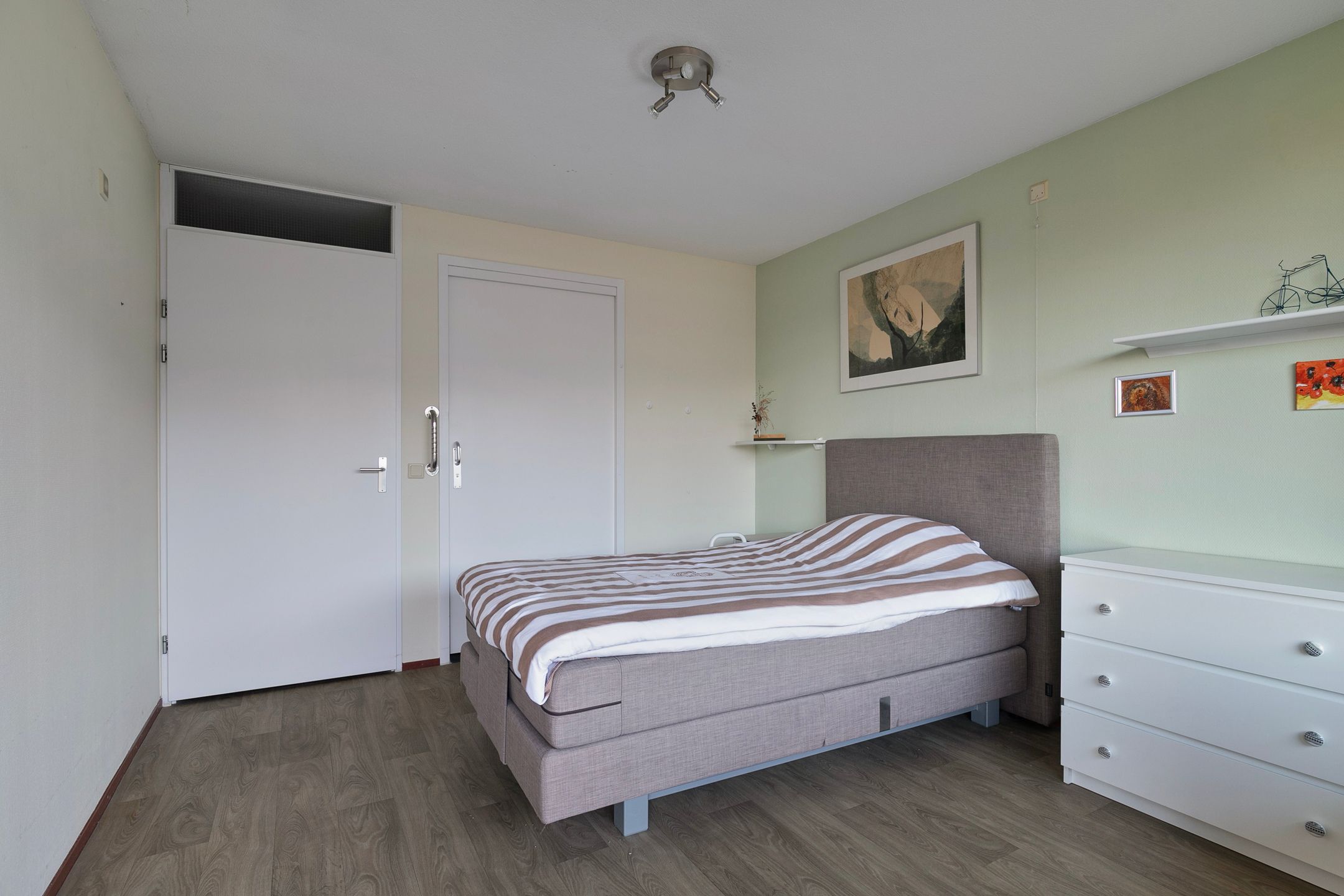 Foto 24 van Thomas Mannplaats 436