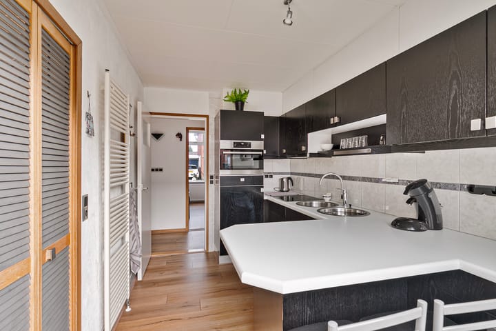 Photo 18 of Paulus Potterstraat 7