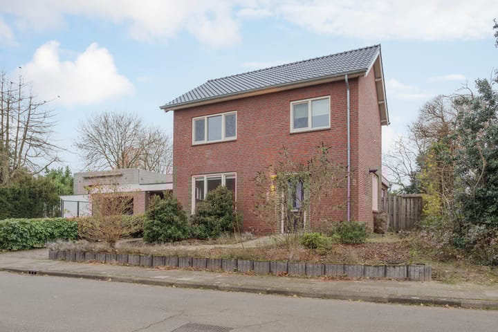 Photo 2 of De Cuyperstraat 4