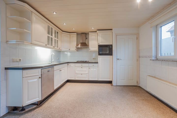 Foto 19 van De Cuyperstraat 4