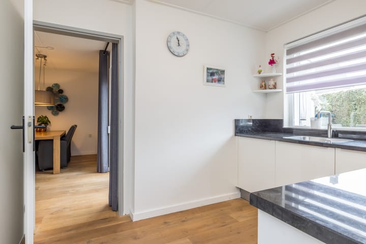 Foto 11 van Mesweg 27