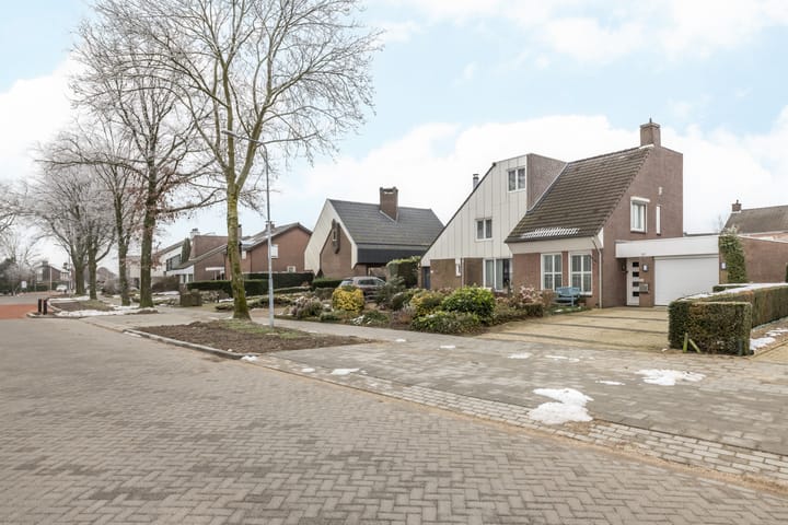 Foto 33 van Mesweg 27