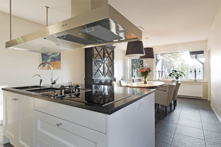 Photo 8 of Julianastraat 64