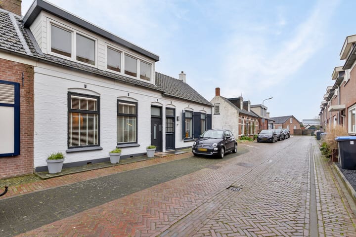 Foto 24 van A van Heestraat 32