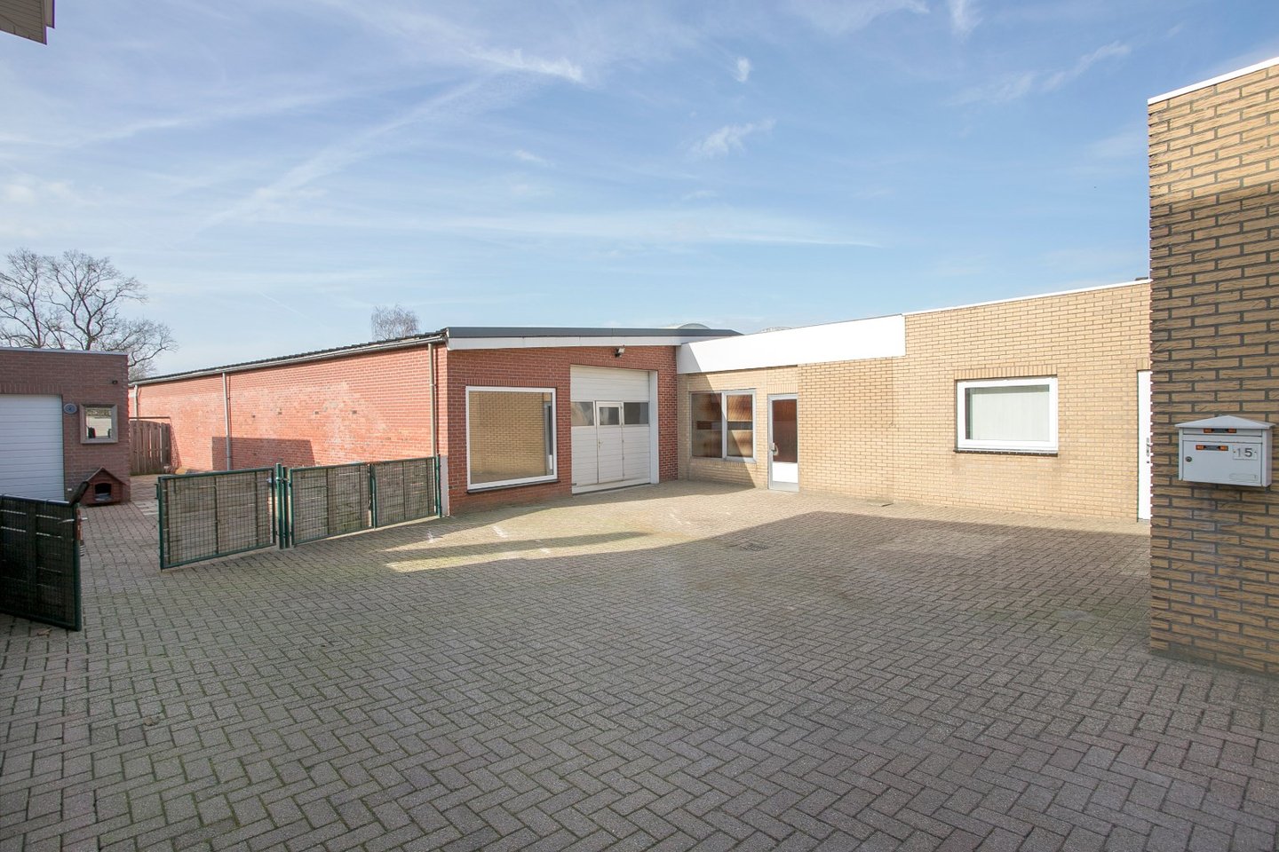 View photo 1 of Schoolstraat 15