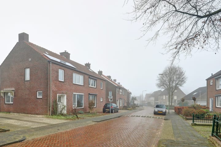 Foto 42 van Molenveldstraat 5