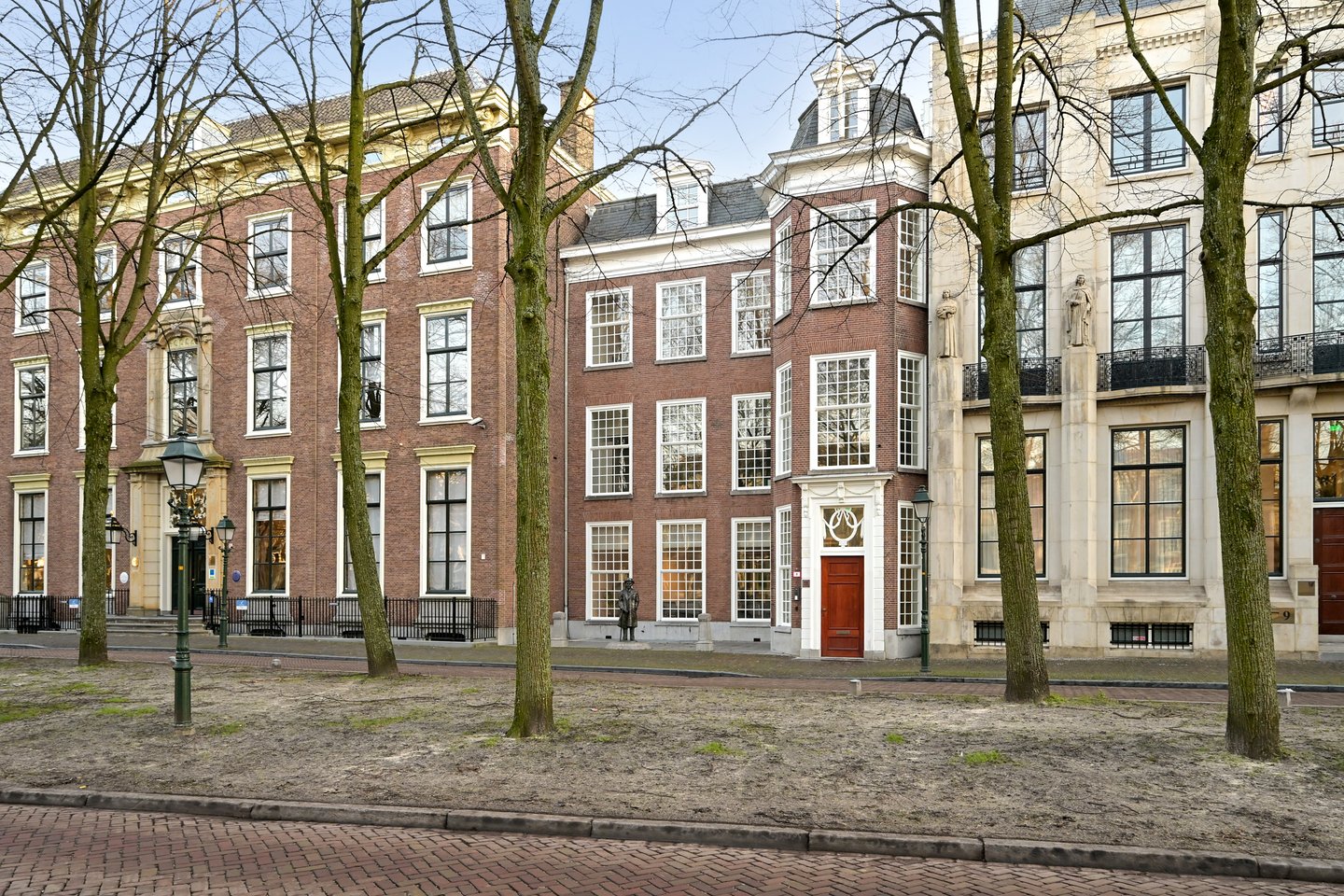 View photo 1 of Lange Voorhout 11