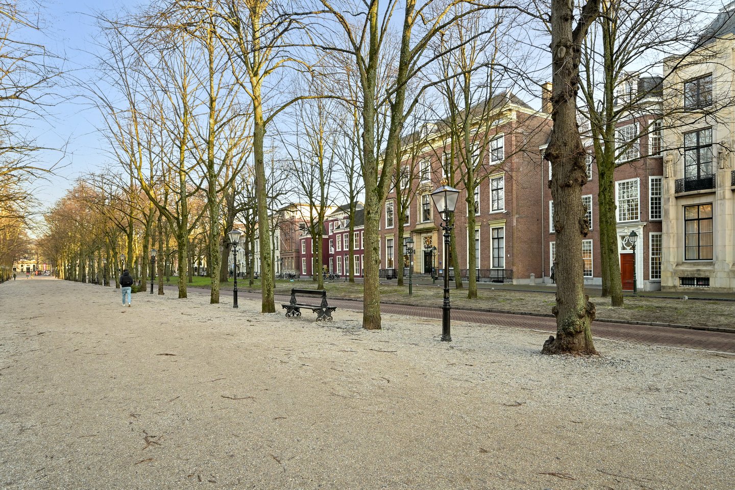 View photo 2 of Lange Voorhout 11