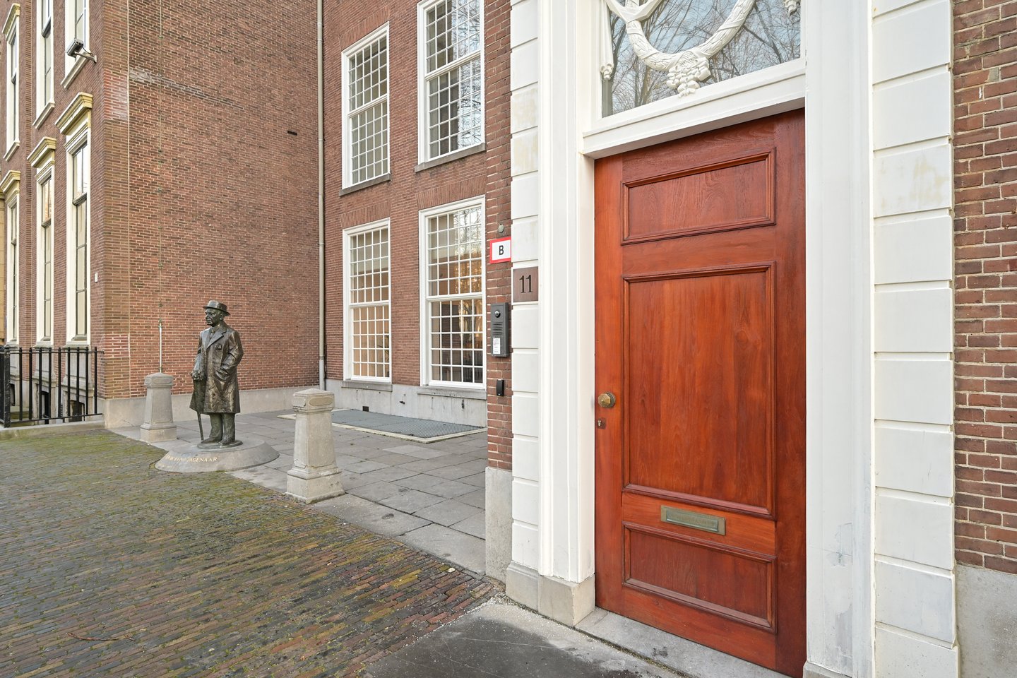 View photo 3 of Lange Voorhout 11