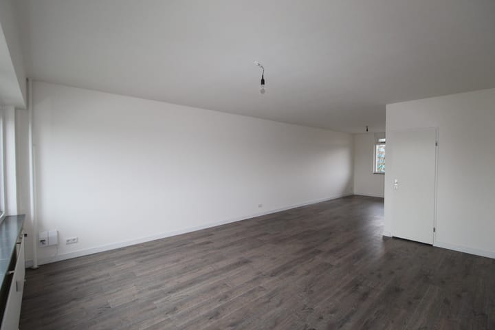 Foto 15 van Nederlandplein 12